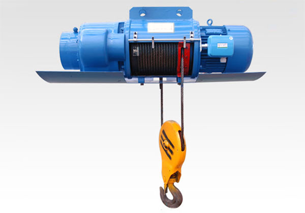 Metallurgical wire rope hoist