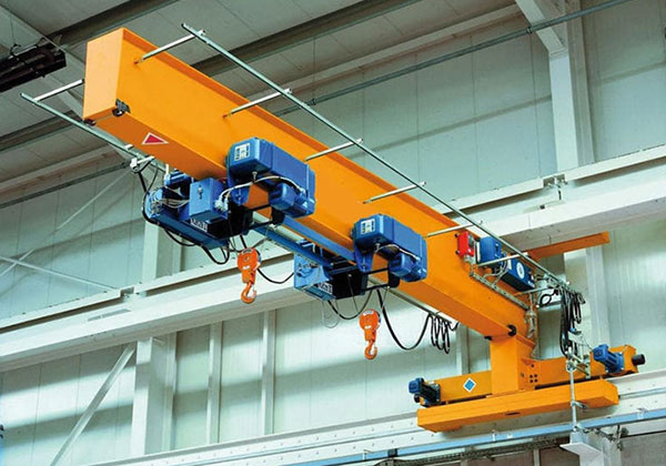 Wall travelling jib crane
