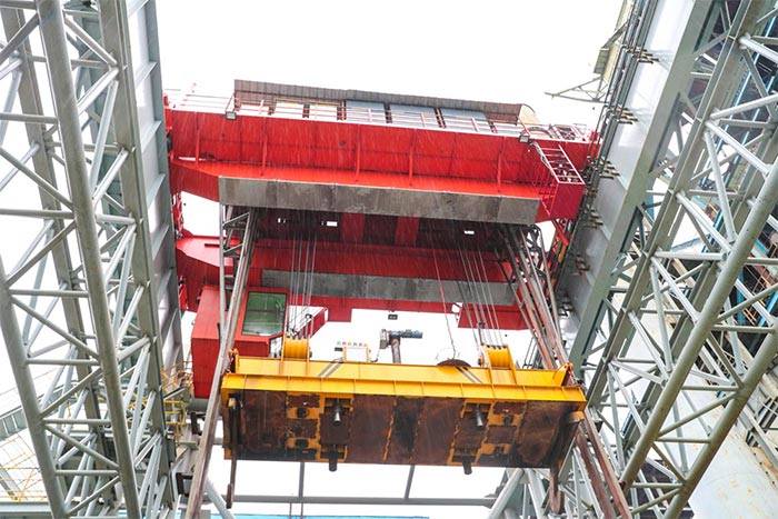 intelligent coke tank crane