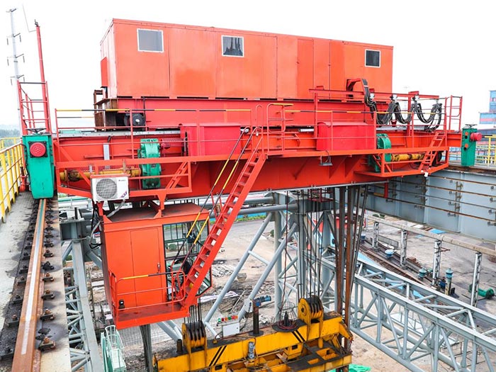 intelligent coke tank crane